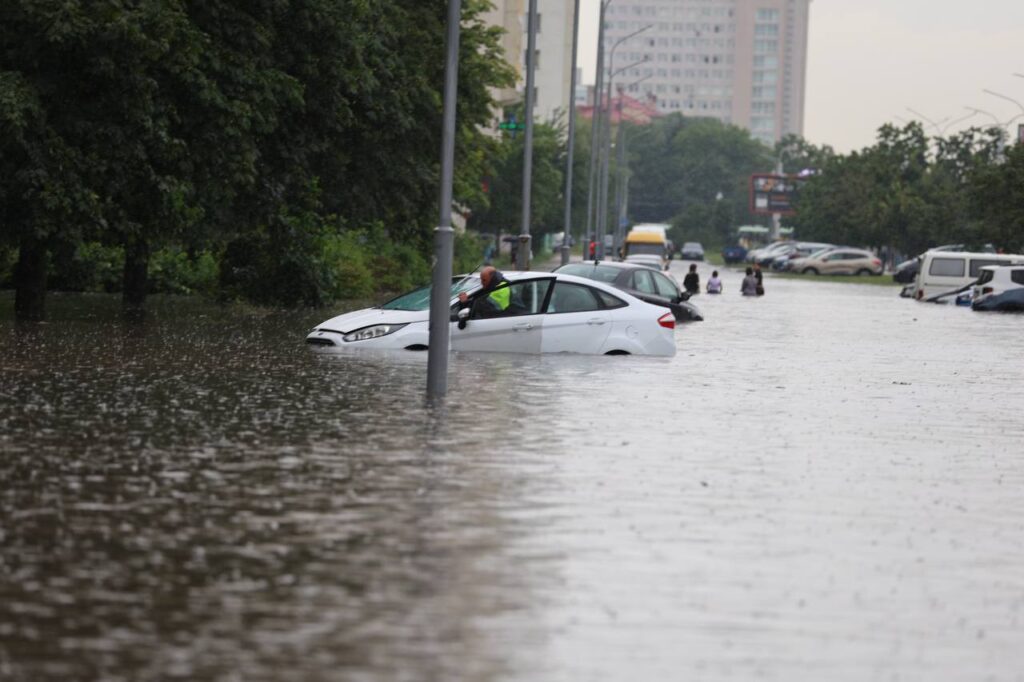 вода