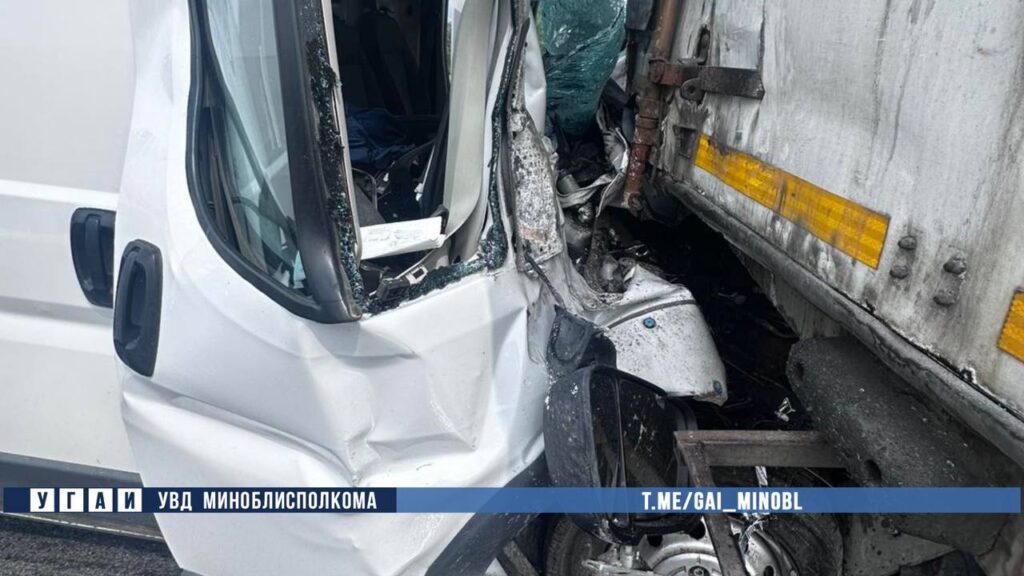ДТП на трассе М1 в Дзержинском районе: Fiat врезался в МАЗ