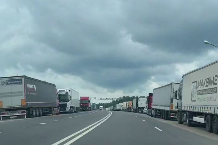 Пограничный затор: перед выходными в ЕС ждут въезда более 2 000 машин