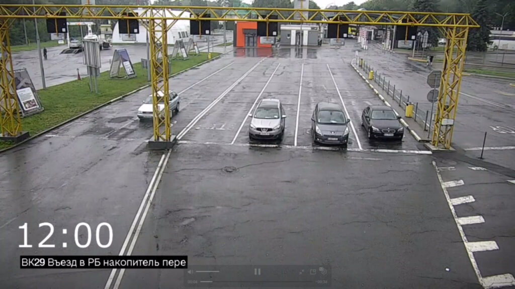 Очереди на границе с Польшей: в Тересполе легковые авто оформляли по 3–4 в час