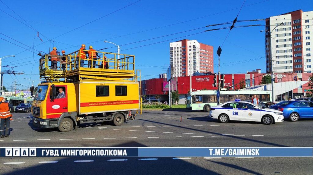 В Минске перекрыли движение из-за обрыва проводов