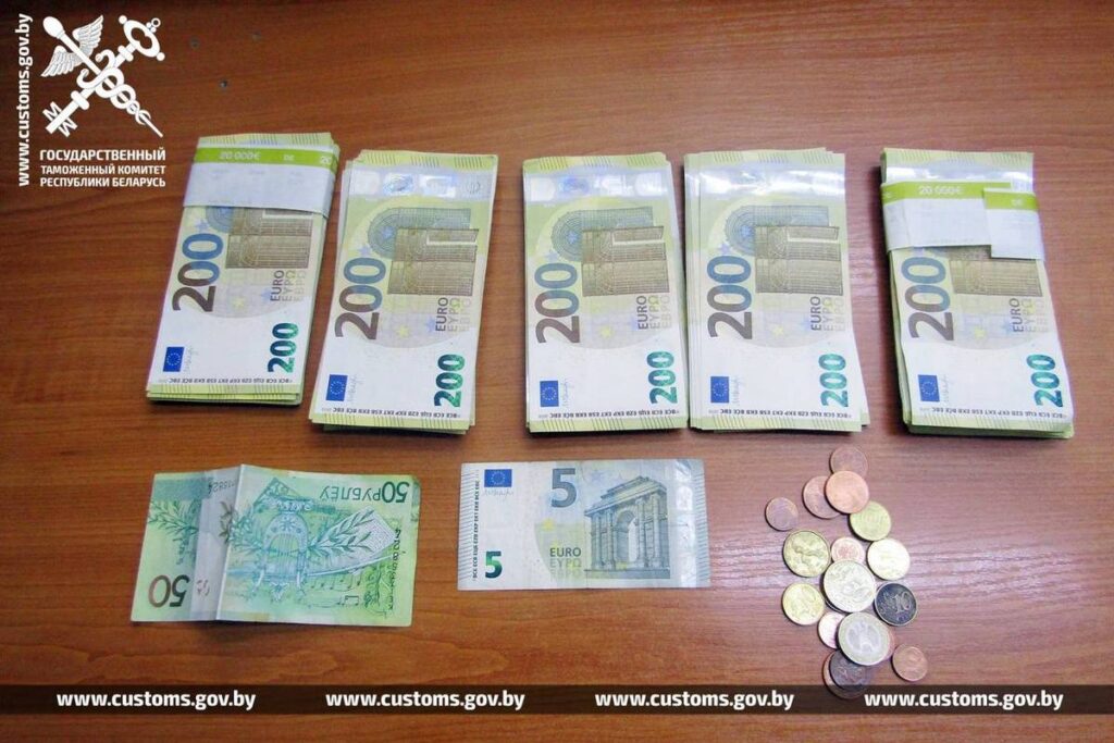 Белоруска пыталась провезти 50 тысяч евро через границу, скрыв их от таможни