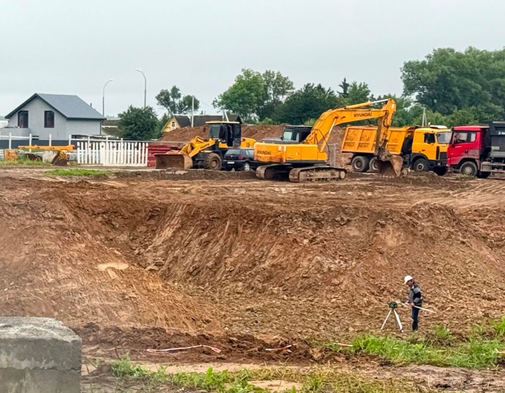 В Фаниполе начали строить новую поликлинику: в 1,5 раза больше старой и с отделением скорой