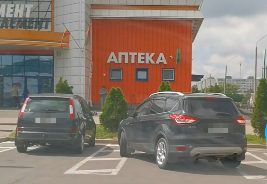 В каких случаях отправят на штрафстоянку за парковку в местах для инвалидов — ответила милиция