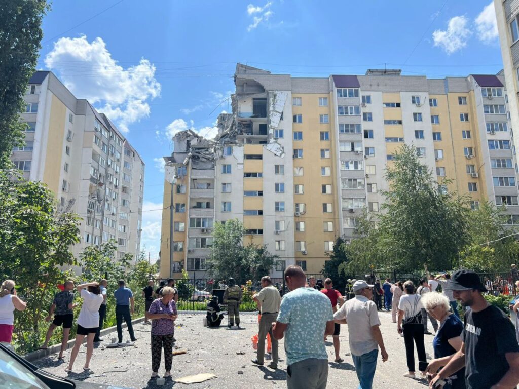 Десятиэтажка обрушилась в Саратове после взрыва газа