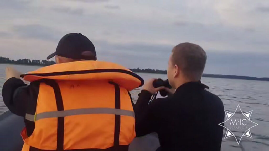 МЧС эвакуировало рыбаков с озера в Мядельском районе