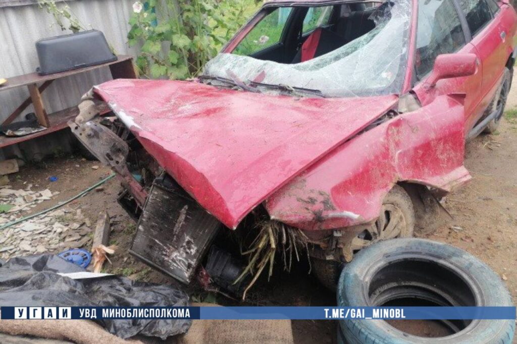 Audi съехала в канал под Любанью: пострадал подросток