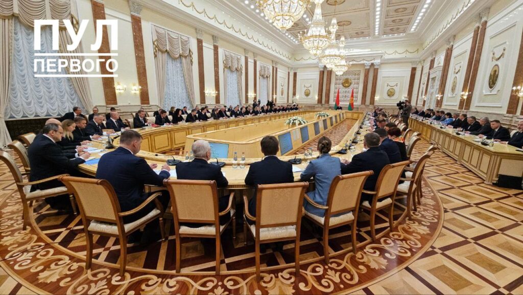 Лукашенко: внешняя политика требует гибкой настройки под регионы и вызовы времени