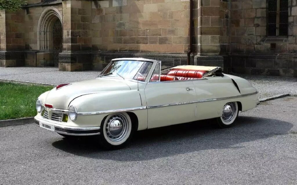 Чем уникальна Tatra 87, которая предназначалась для генералов и генералиссимуса