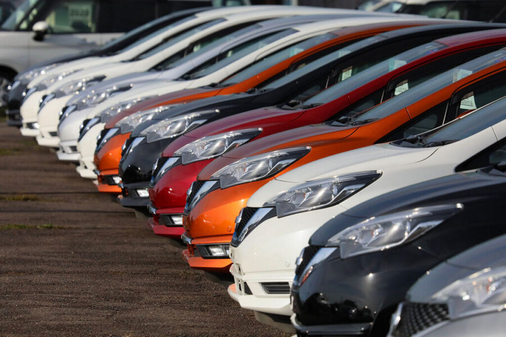 Почему сократились продажи автомобилей и что делает правительство для роста отечественного авторынка