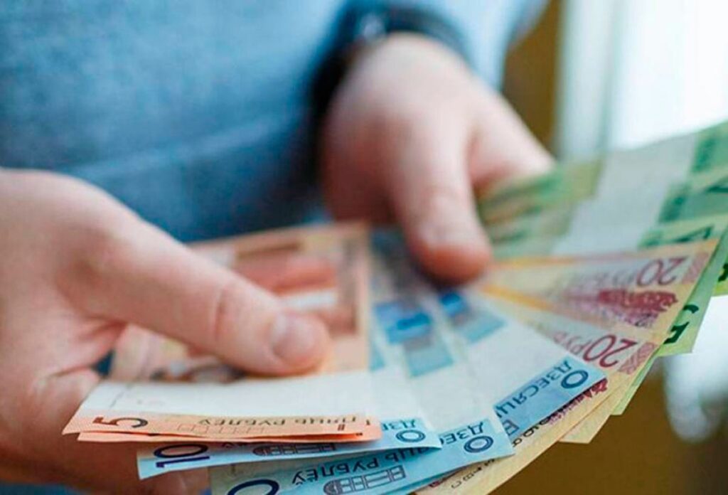Помощь к школе: 240 тысяч детей из многодетных семей получат выплаты