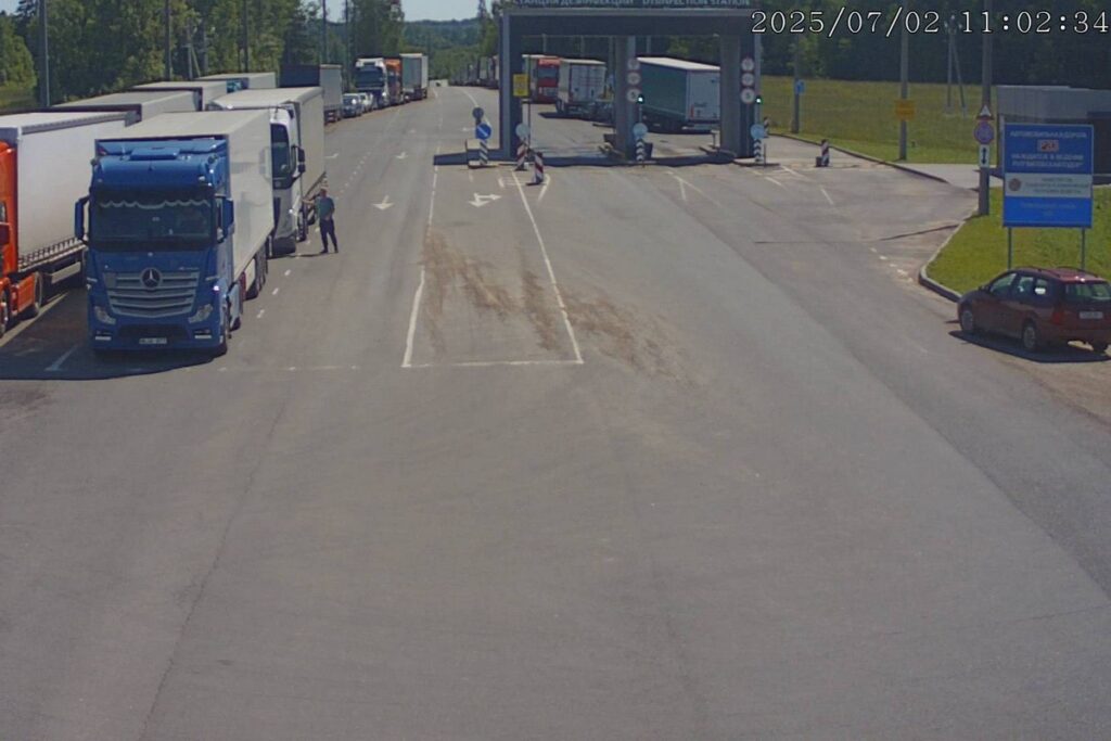 Очереди на границах с ЕС перед праздниками: более 3,6 тысячи автомобилей застряли в ожидании въезда