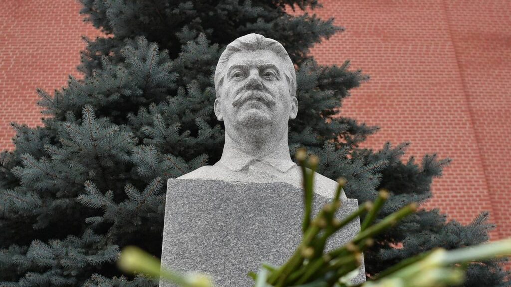 Азарёнок сказал, когда миру снова нужен Сталин