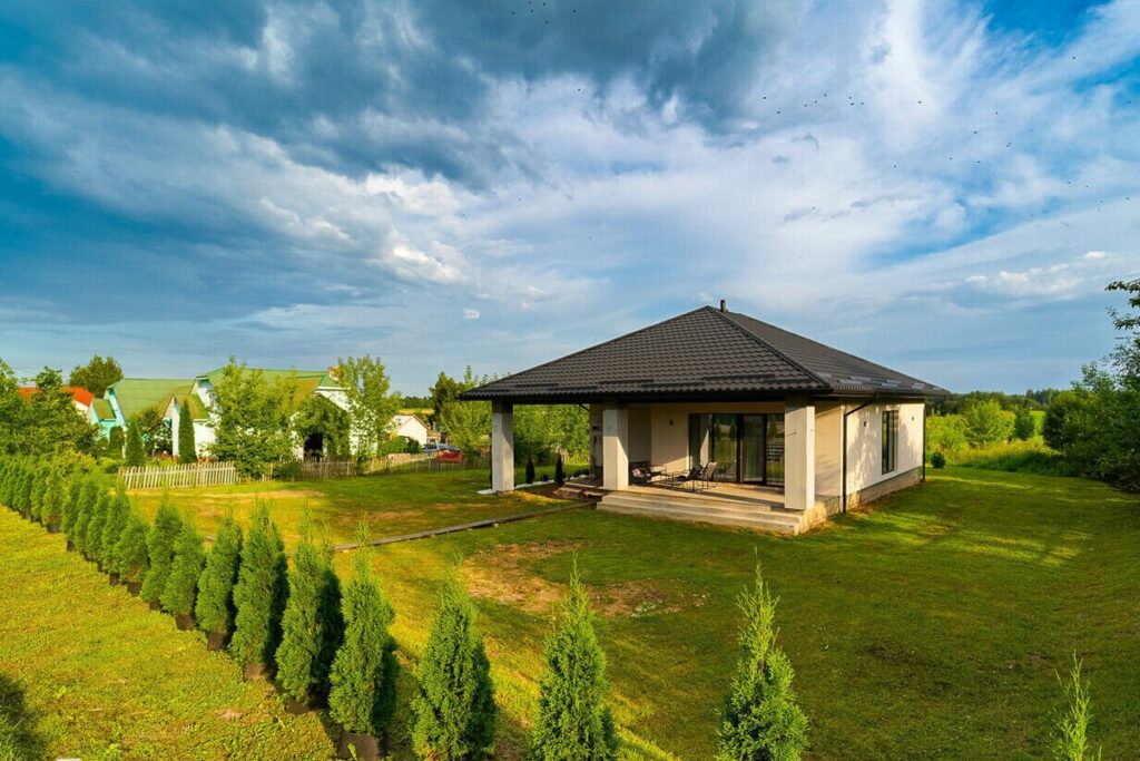 Современный дом с ремонтом и террасой продается в Смолевичском районе