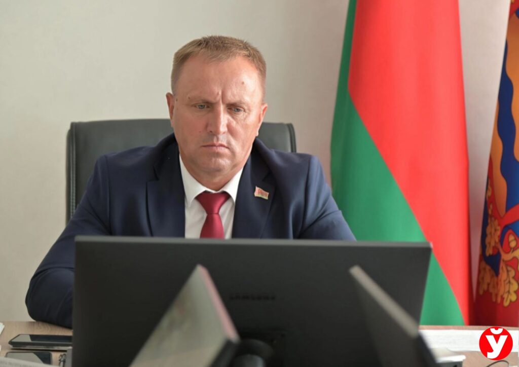 Акцент на образование и поддержку жителей. Помощник Президента посетил Слуцк с рабочим визитом