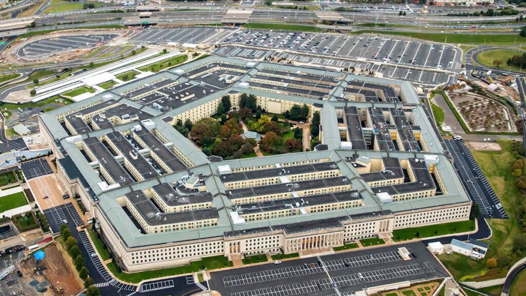 Министерство войны и песчаная буря — актуальное за неделю в США