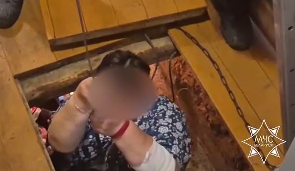 В Пуховичском районе спасли упавшую в погреб пенсионерку