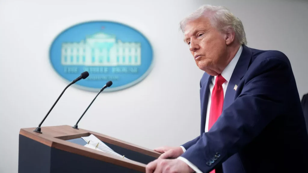 Трамп отложил введение повышенных пошлин на товары из Китая на 90 дней