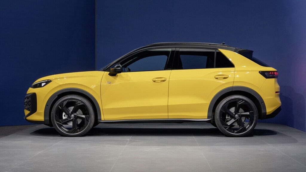 Volkswagen рассекретил кроссовер T-Roc второго поколения: цена и характеристики