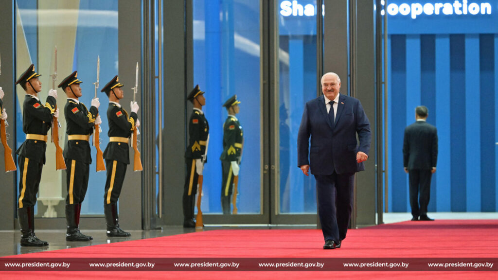 Лукашенко на саммите ШОС встретили песней «Беловежская пуща»