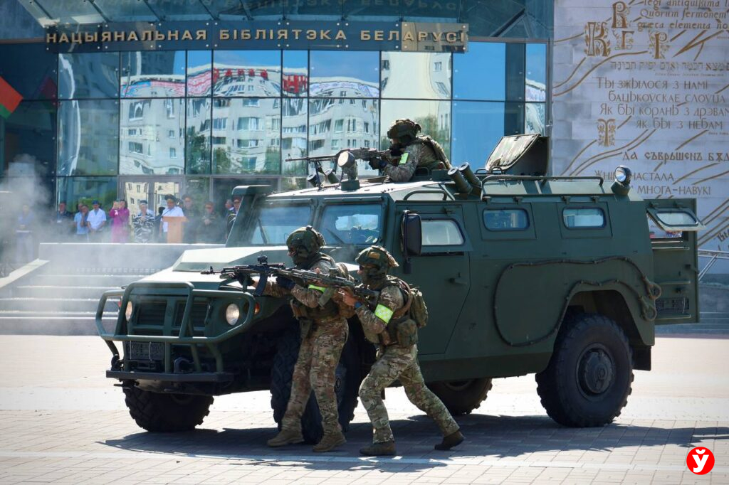 «Гордость берет!»: минчане в восторге от праздника «Рыцари неба»