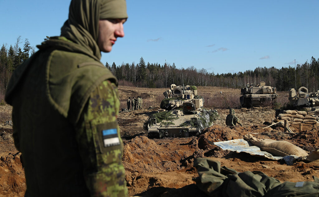 Страны Балтии зарабатывают на «военном туризме», но рискуют