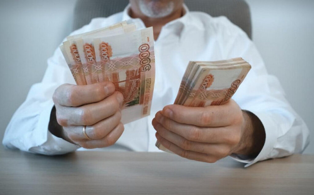 Где выгодно открывать вклады в российских рублях