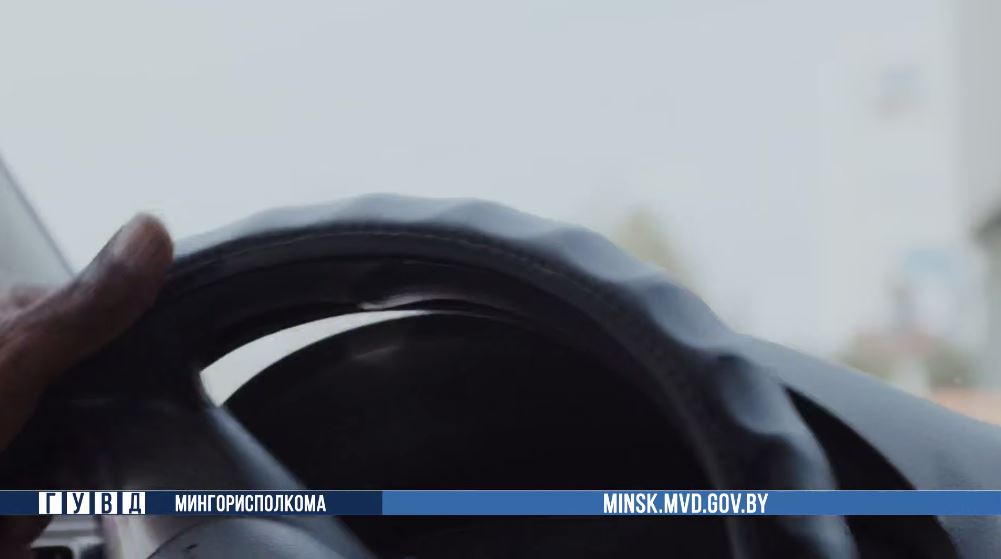 Минские милиционеры помогли москвичам вернуть забытый в такси телефон
