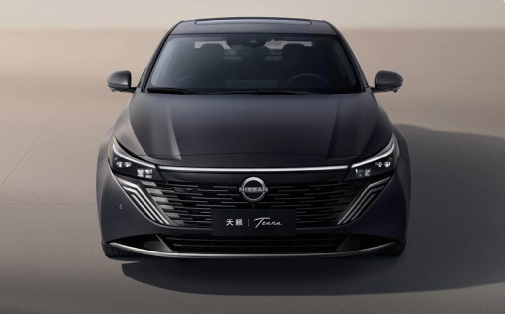 Nissan опубликовал фото новой Teana Plus