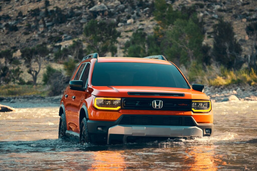 Прибыль Honda за I квартал упала вдвое, но компания улучшила прогноз на весь год