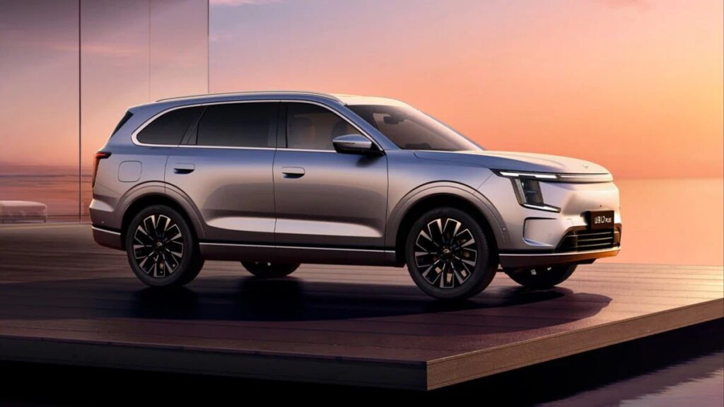 Новый гибридный кроссовер Jetour к началу продаж стал на 130–200 километров дальнобойнее