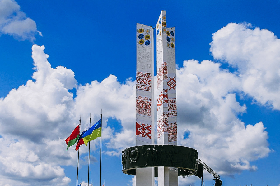 Азарёнок: как залечить раны между русскими, украинцами и белорусами