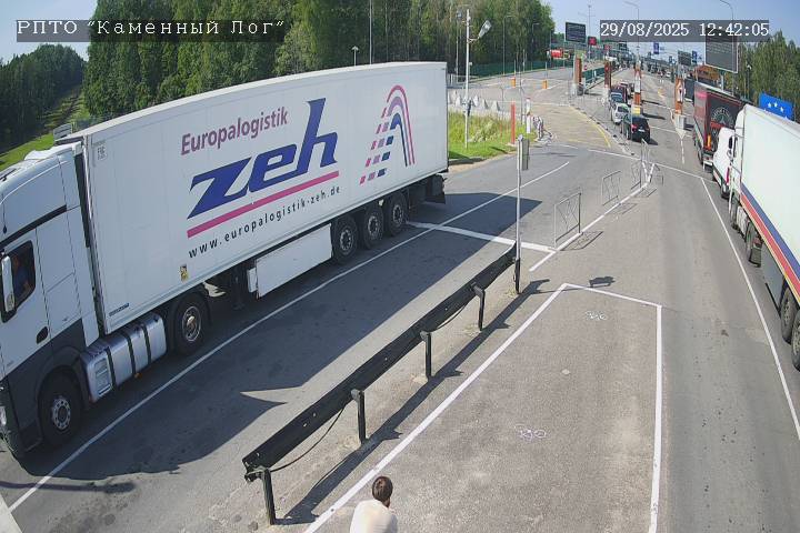 Перед выходными — огромные очереди на границе: более 4,6 тыс. легковушек ждут въезда в ЕС