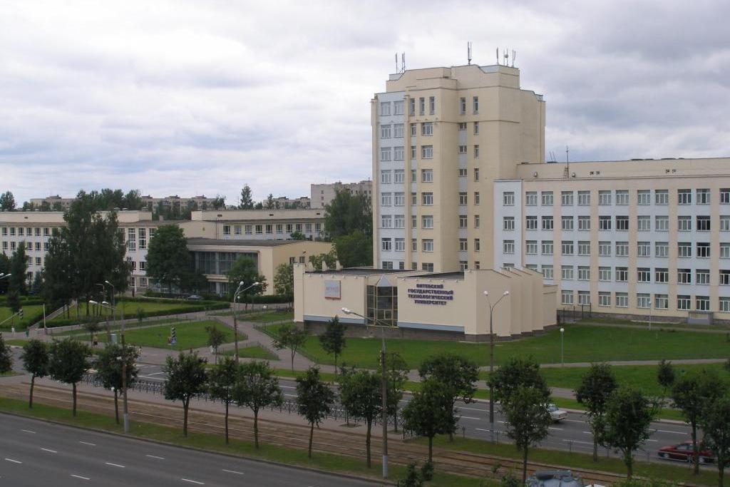 Четыре пожарные машины ликвидировали задымление в Витебском технологическом университете