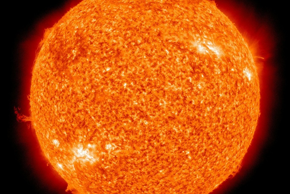 На Солнце зафиксирована мощная вспышка класса M: возможны магнитные бури
