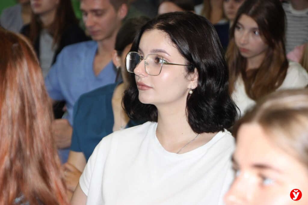 «Было страшно, потому что это приемное отделение». Что говорят о первом рабочем месте медики в Борисове