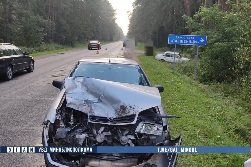В Логойском районе столкнулись два автомобиля: пострадал 87-летний водитель