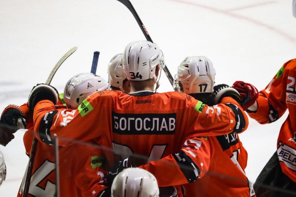 «Шахтер» уступил «Молоту», но выиграл турнир в Солигорске