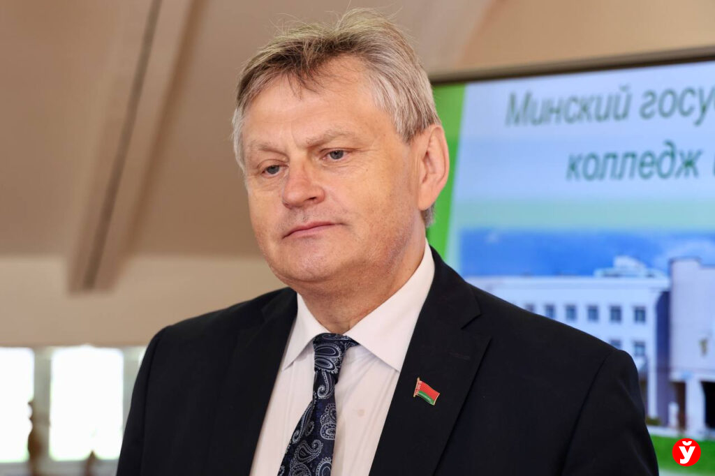 директор