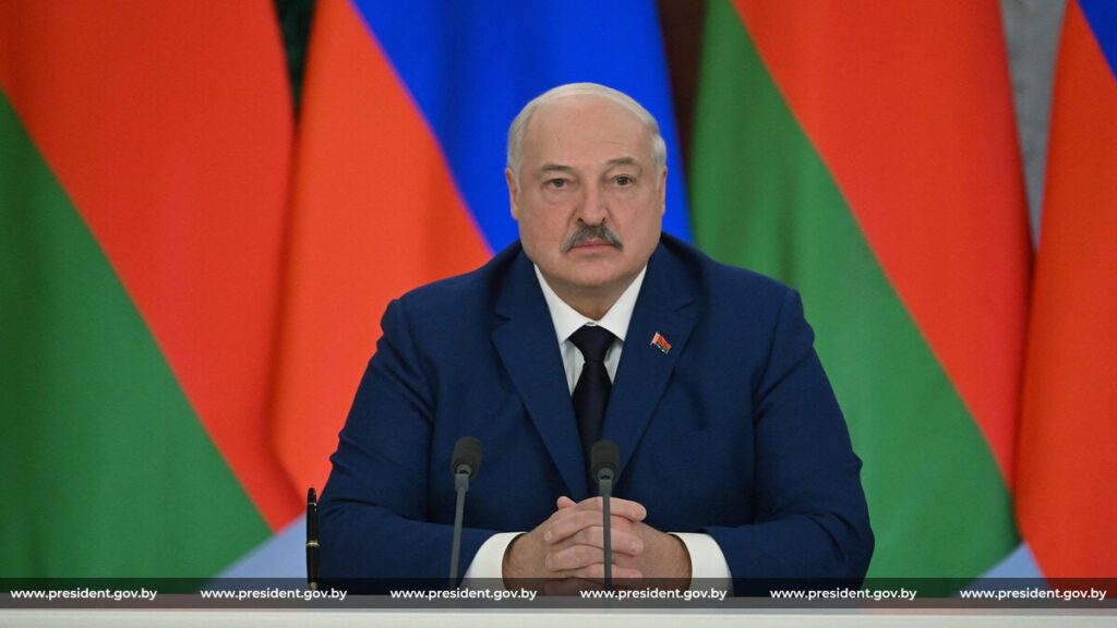 Азарёнок рассказал, как Лукашенко и Россия держат удар врагов