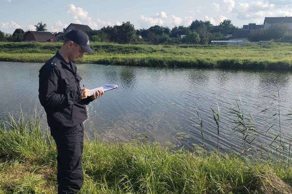 Пришел посмотреть, как ловят рыбу. Мужчина утонул в канале Вилейско-Минской водной системы