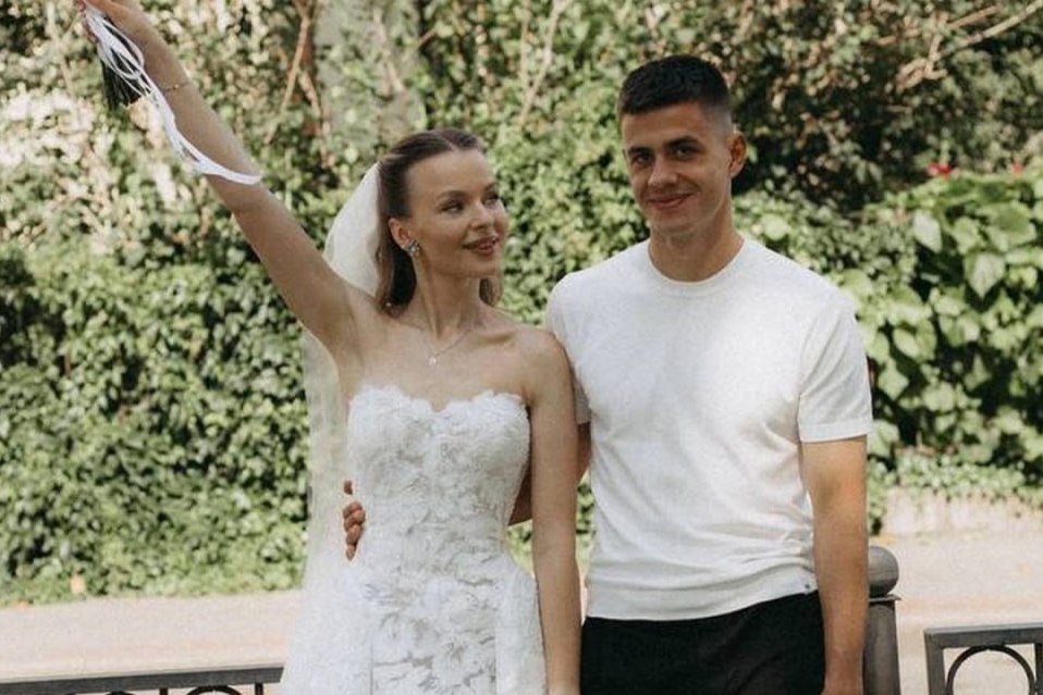 В «Ислочи» на одного холостяка стало меньше
