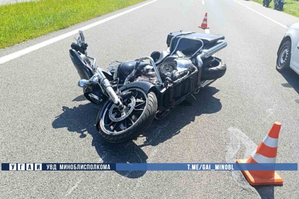 Водитель мотоцикла Harley Davidson пострадал в ДТП на трассе Р-23 под Слуцком