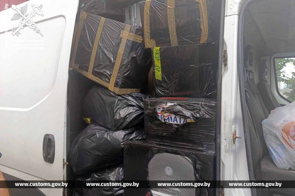 Бытовую технику на 200 000 рублей пытались ввезти в Беларусь под видом личных вещей