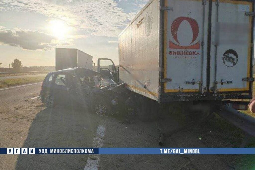 В Пуховичском районе Honda врезалась в Hyundai и вылетела на встречку