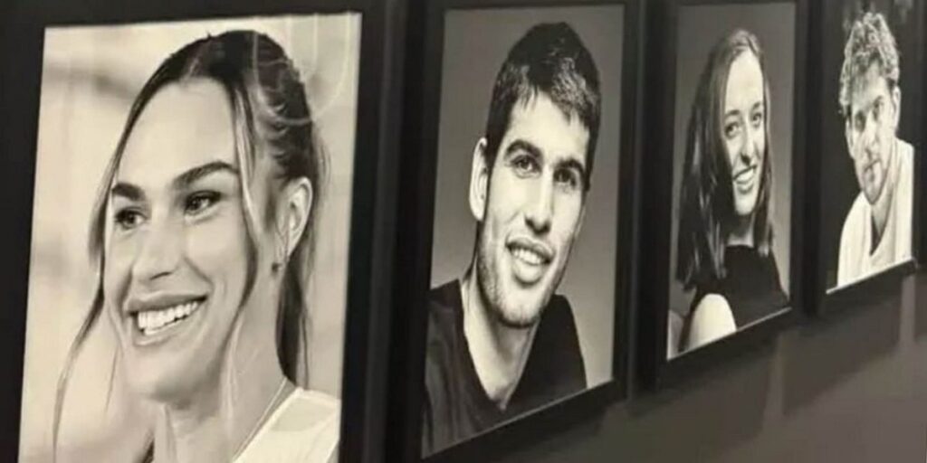 Соболенко прилетела в Нью-Йорк и полюбовалась на свою фотографию