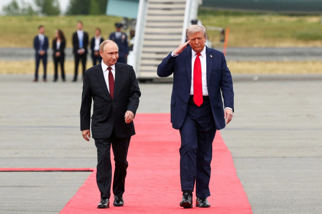 Рейтинг одобрения Трампа резко вырос после встречи с Путиным