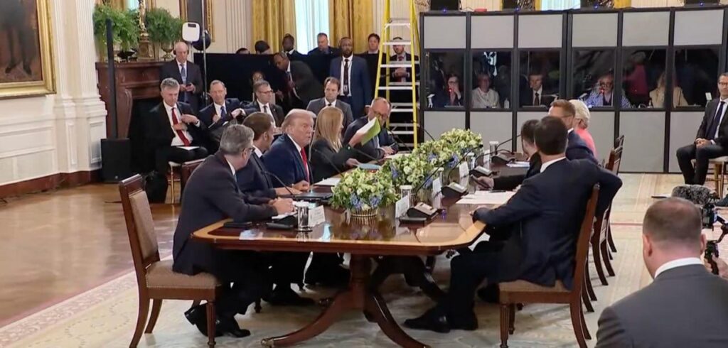 Трамп, Зеленский и лидеры Европы начали переговоры в расширенном составе