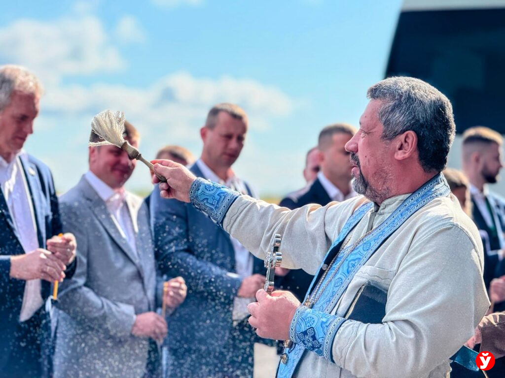 В Дзержинском районе после реконструкции торжественно открыли Юцковский родник
