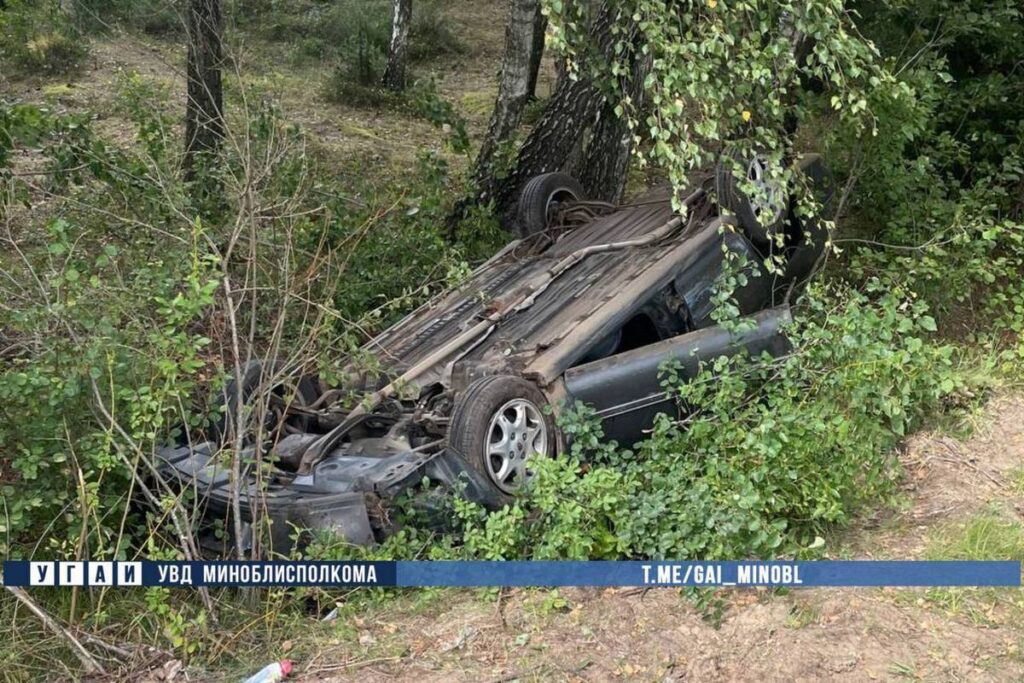 На трассе под Любанью легковушка вылетела в кювет — пострадала женщина-водитель
